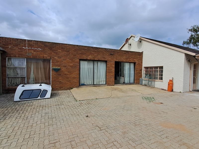 Spacious 1.8 Hectare Smallholding – Endless Potential for Country Living - Photo 9