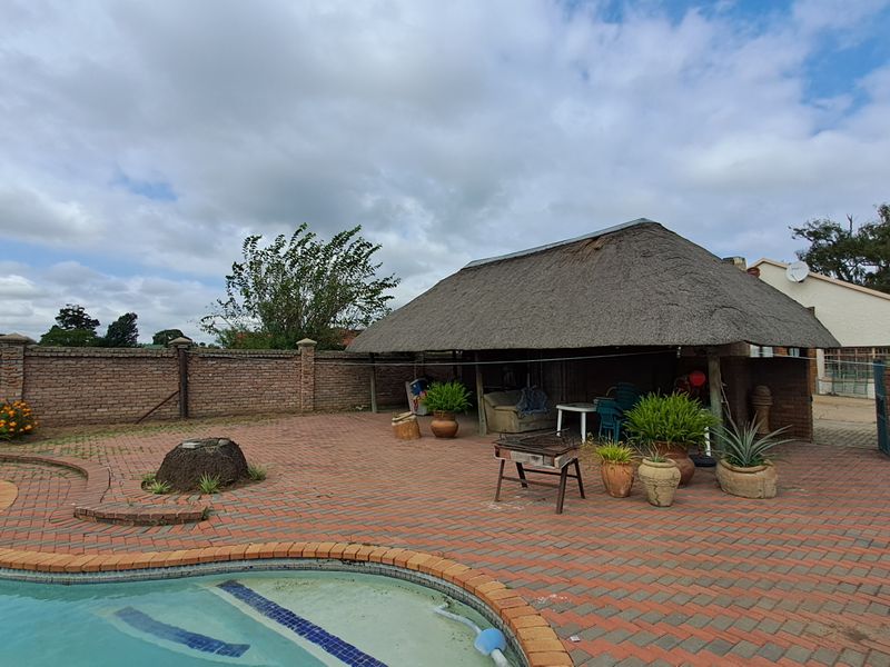 Spacious 1.8 Hectare Smallholding – Endless Potential for Country Living - Photo 6