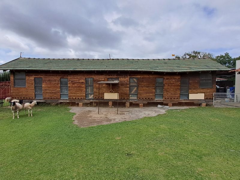 Spacious 1.8 Hectare Smallholding – Endless Potential for Country Living - Photo 2