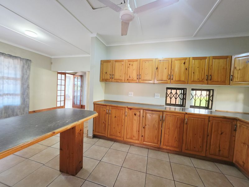 3 Bedroom House to Rent - Photo 2