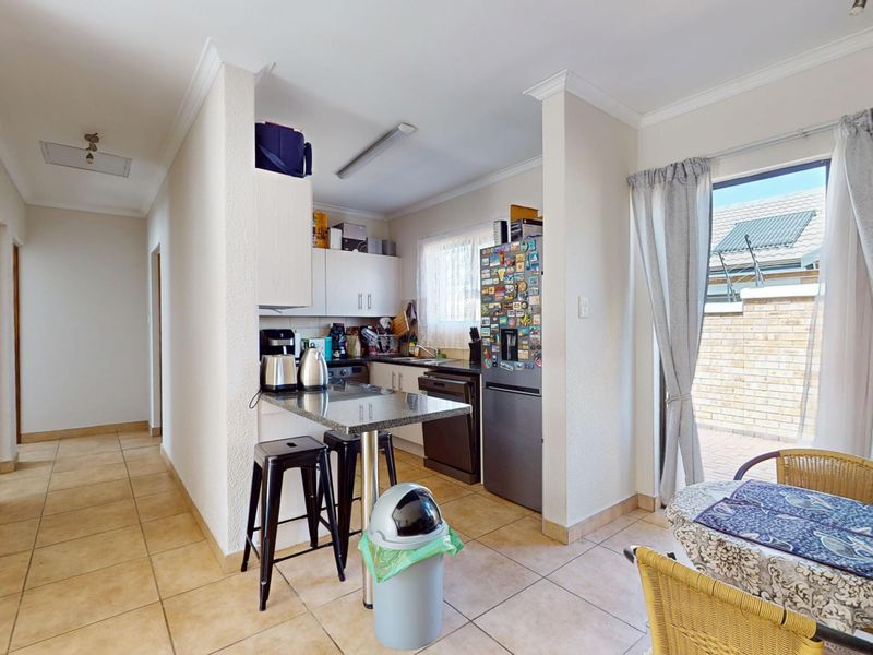 Neat Pet Friendly Simplex with Private Garden In Beyers Park - Photo 10