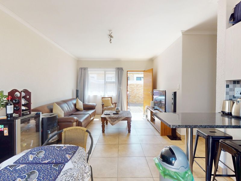 Neat Pet Friendly Simplex with Private Garden In Beyers Park - Photo 7