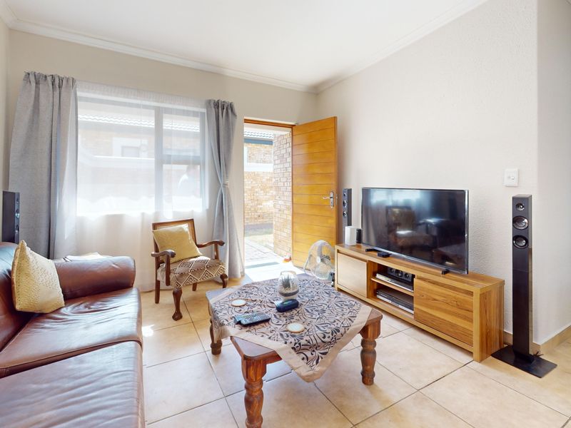 Neat Pet Friendly Simplex with Private Garden In Beyers Park - Photo 8