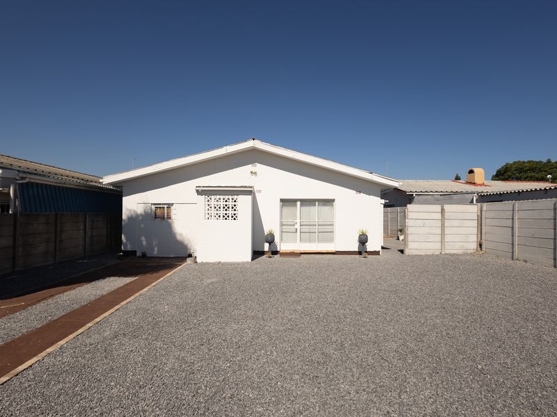 Neat as a Pin! - Photo 2