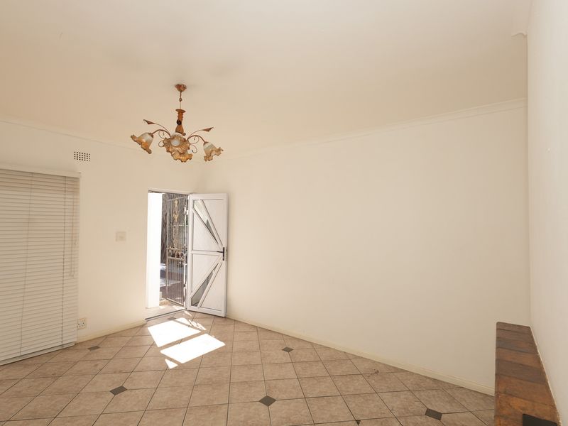 Neat as a Pin! - Photo 4