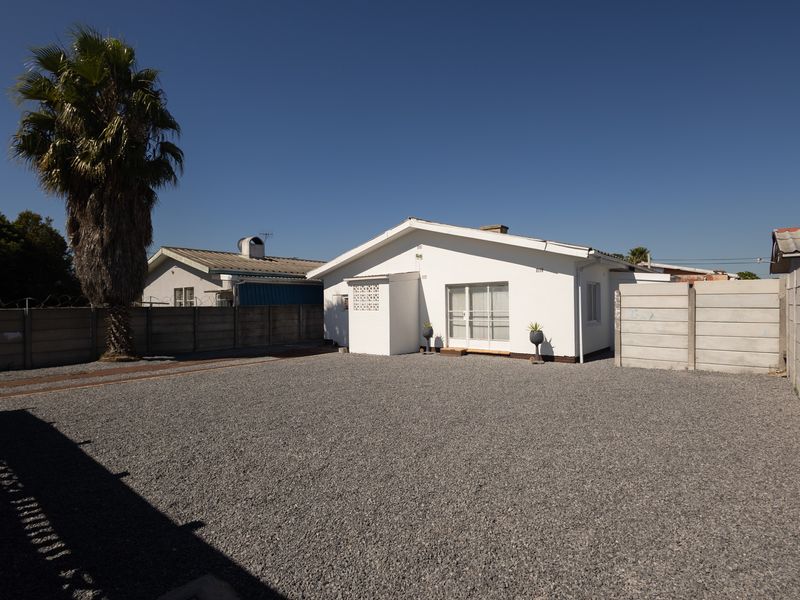 Neat as a Pin! - Photo 3