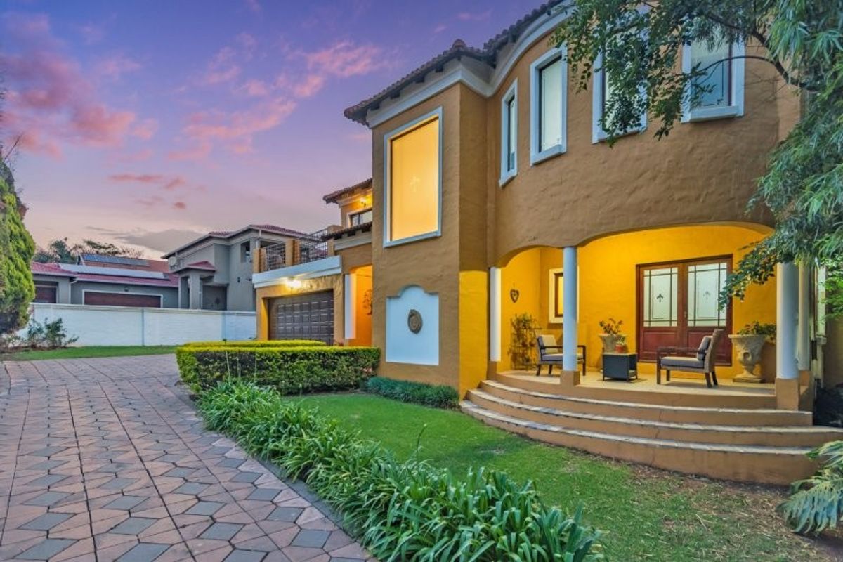 Rare 4 Bedroom Tuscan Style Home n Ruimsig Country Estate - Photo 3