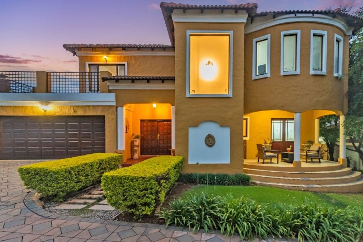 Rare 4 Bedroom Tuscan Style Home n Ruimsig Country Estate - Photo 4
