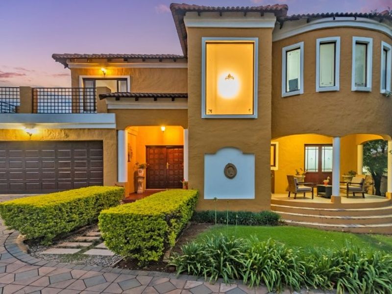 Rare 4 Bedroom Tuscan Style Home n Ruimsig Country Estate - Photo 4