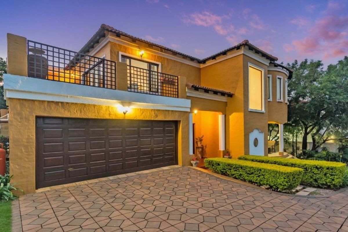 Rare 4 Bedroom Tuscan Style Home n Ruimsig Country Estate - Photo 5