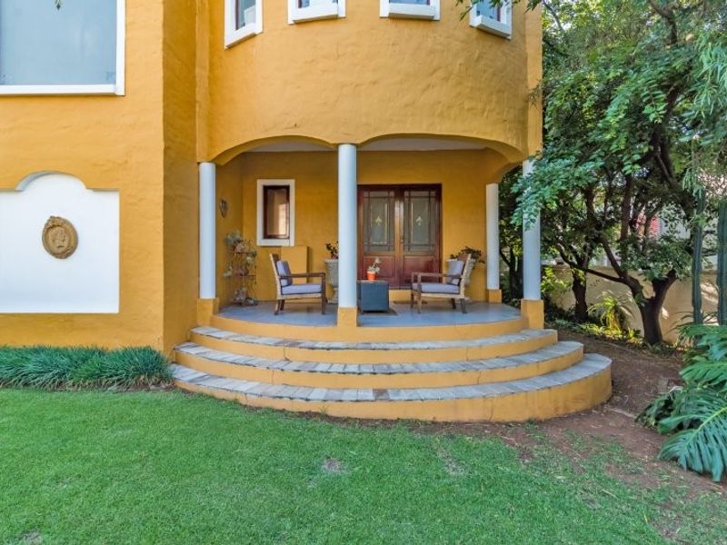 Rare 4 Bedroom Tuscan Style Home n Ruimsig Country Estate - Photo 2