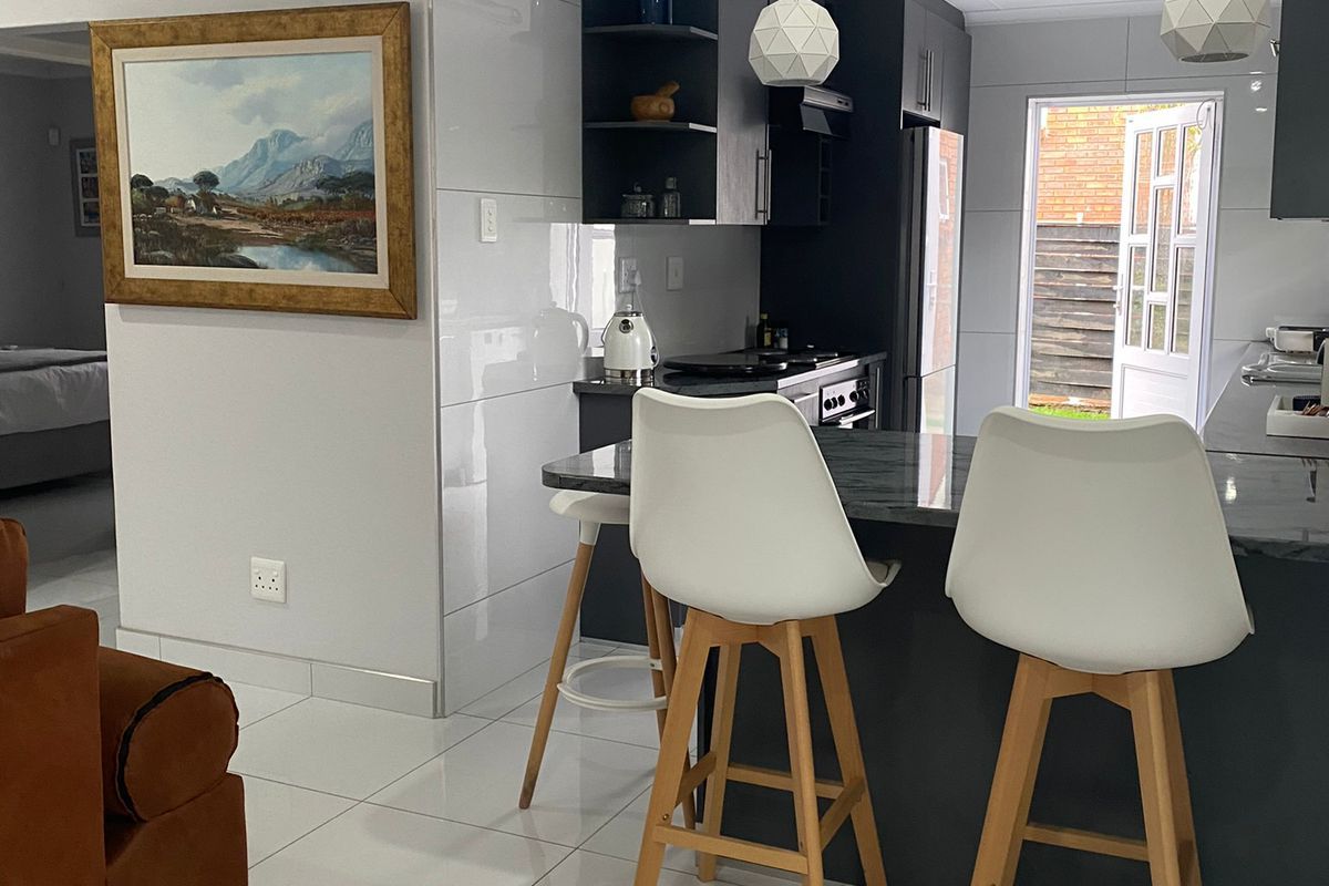 Stunning Fully Furnished Home to Rent in Beacon Bay! - Photo 5