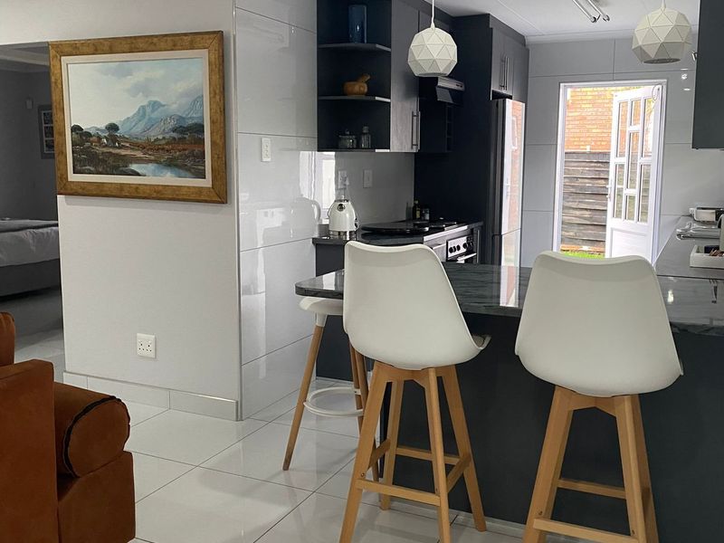 Stunning Fully Furnished Home to Rent in Beacon Bay! - Photo 5