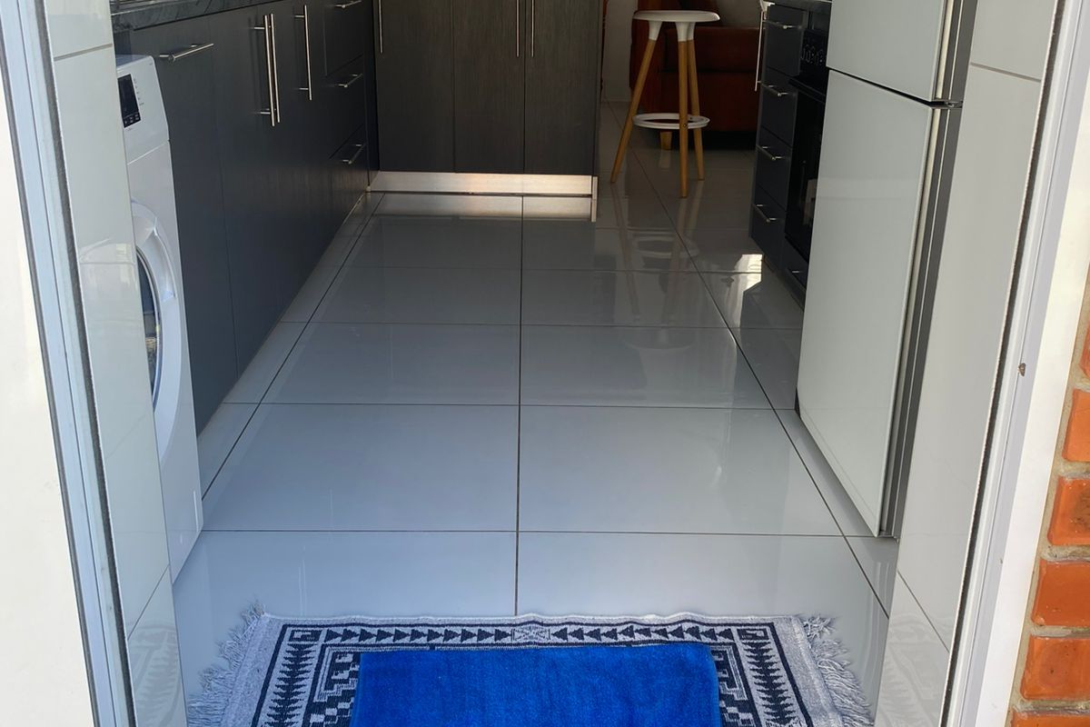 Stunning Fully Furnished Home to Rent in Beacon Bay! - Photo 4