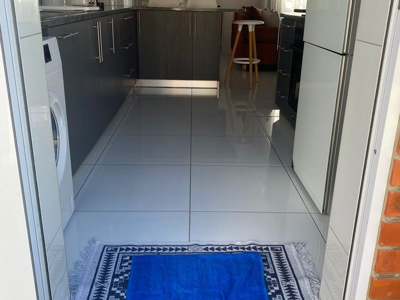 Stunning Fully Furnished Home to Rent in Beacon Bay! - Photo 4