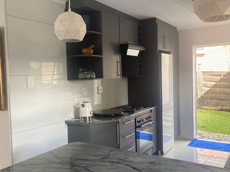 Stunning Fully Furnished Home to Rent in Beacon Bay! - Photo 3