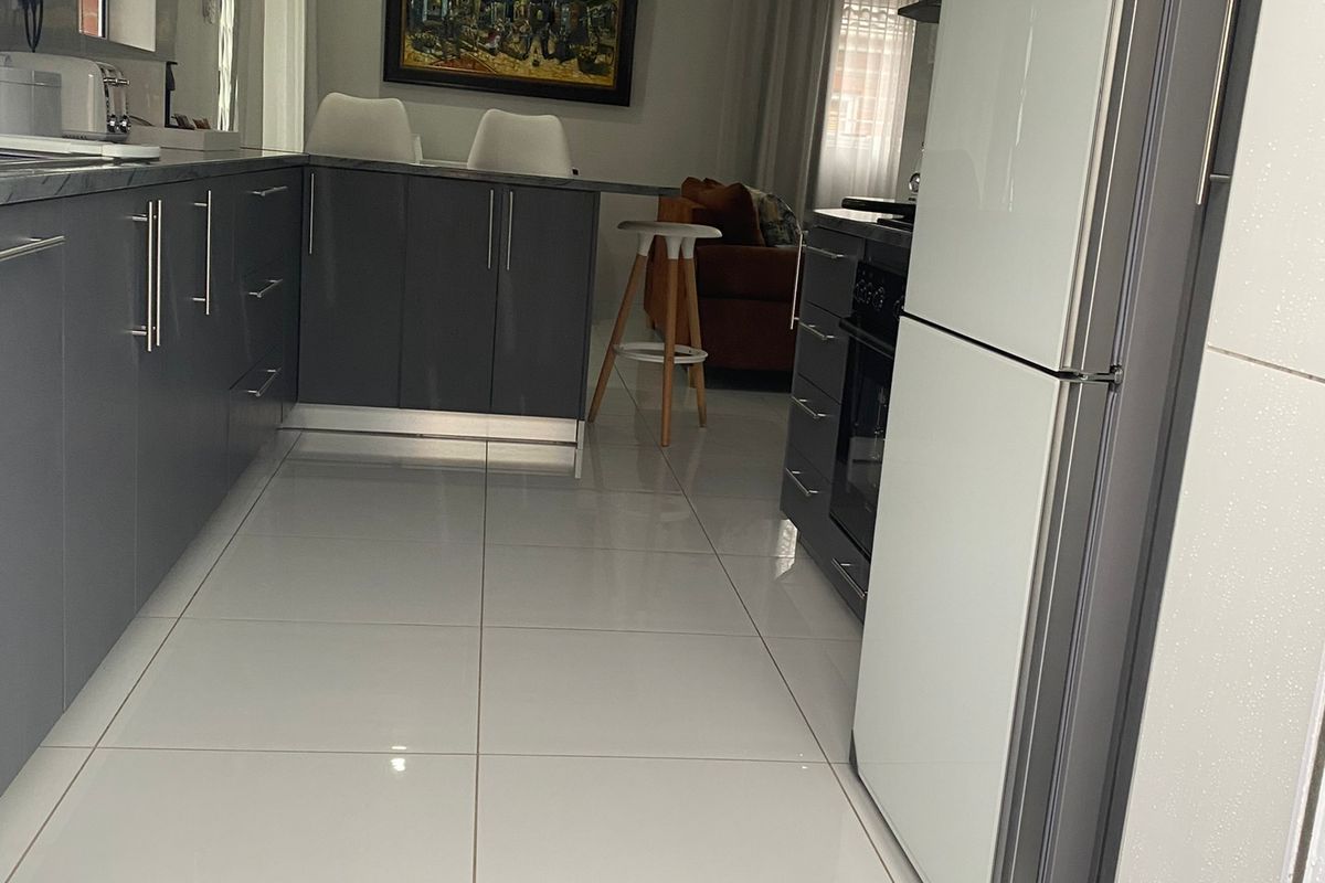 Stunning Fully Furnished Home to Rent in Beacon Bay! - Photo 2