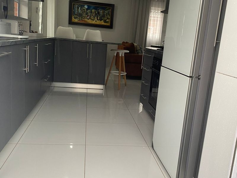 Stunning Fully Furnished Home to Rent in Beacon Bay! - Photo 2