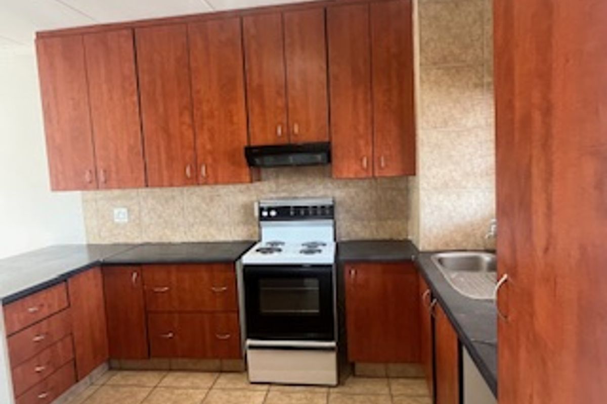 Modern 2-Bedroom Flat in Sought-After Gosforth Park - Photo 3