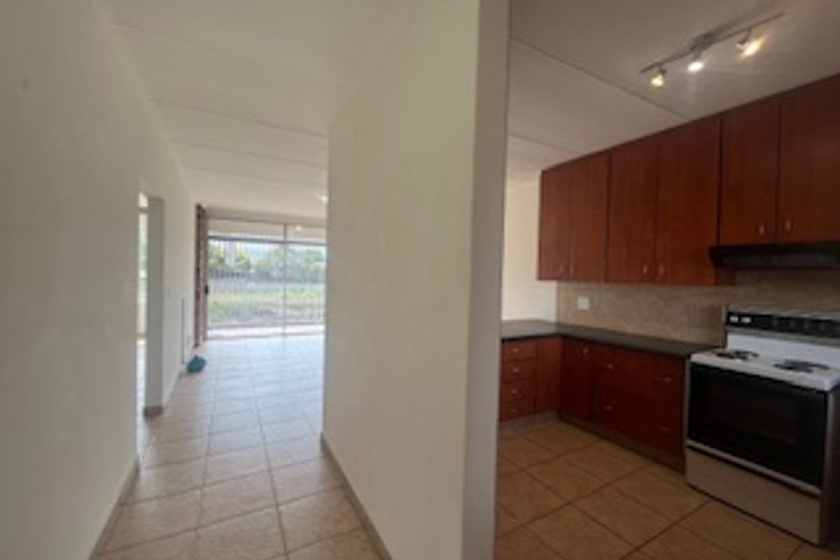 Modern 2-Bedroom Flat in Sought-After Gosforth Park - Photo 4