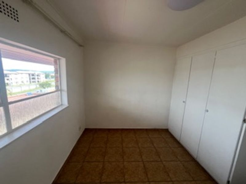 Modern 2-Bedroom Flat in Sought-After Gosforth Park - Photo 6