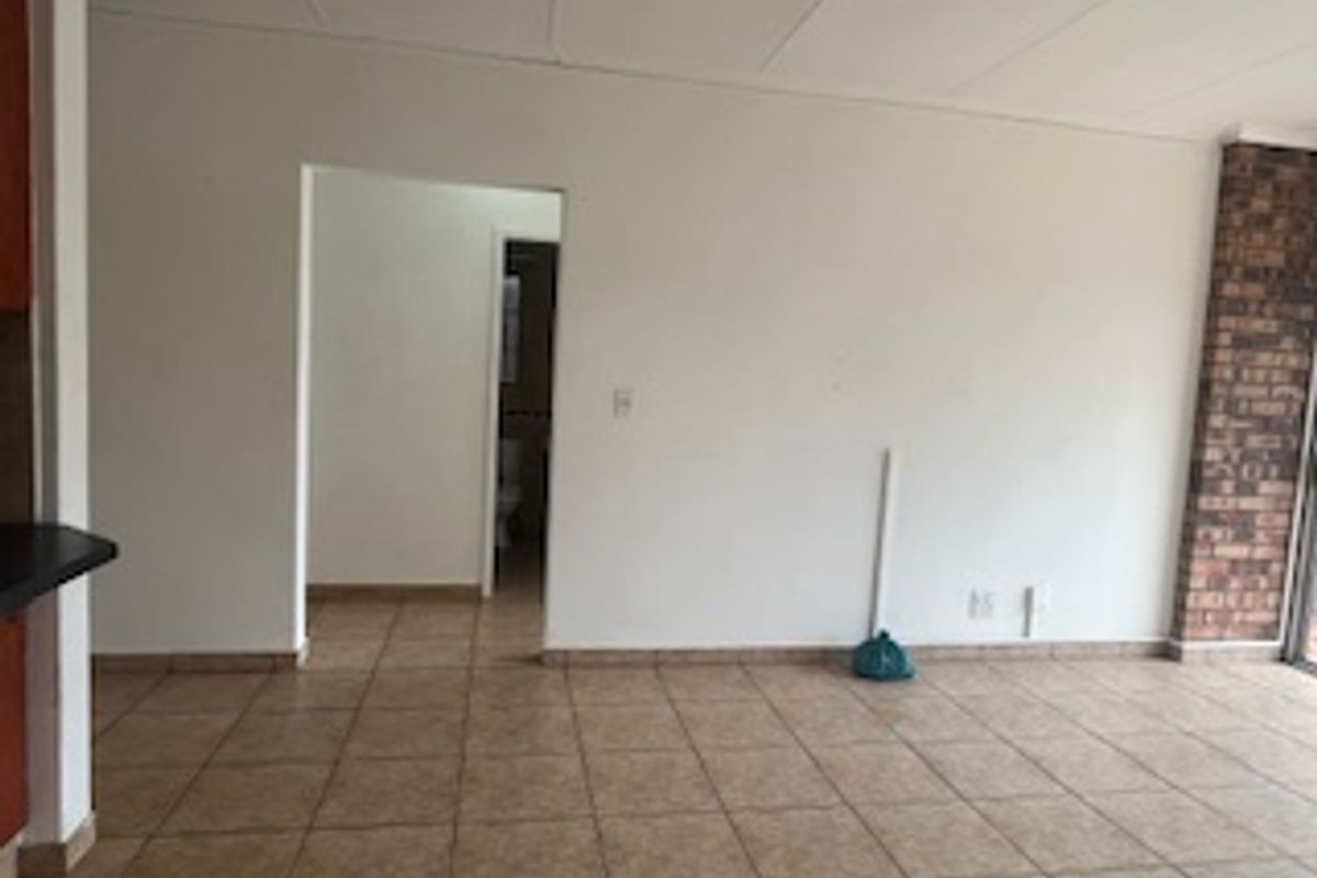 Modern 2-Bedroom Flat in Sought-After Gosforth Park - Photo 5