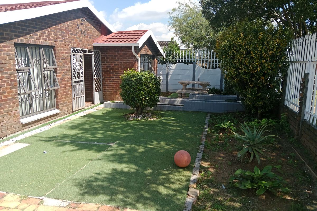 4 bedrooms, 2 bathrooms Crown Gardens - Photo 3