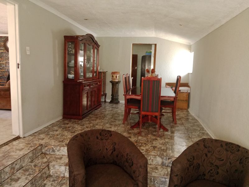 4 bedrooms, 2 bathrooms Crown Gardens - Photo 10