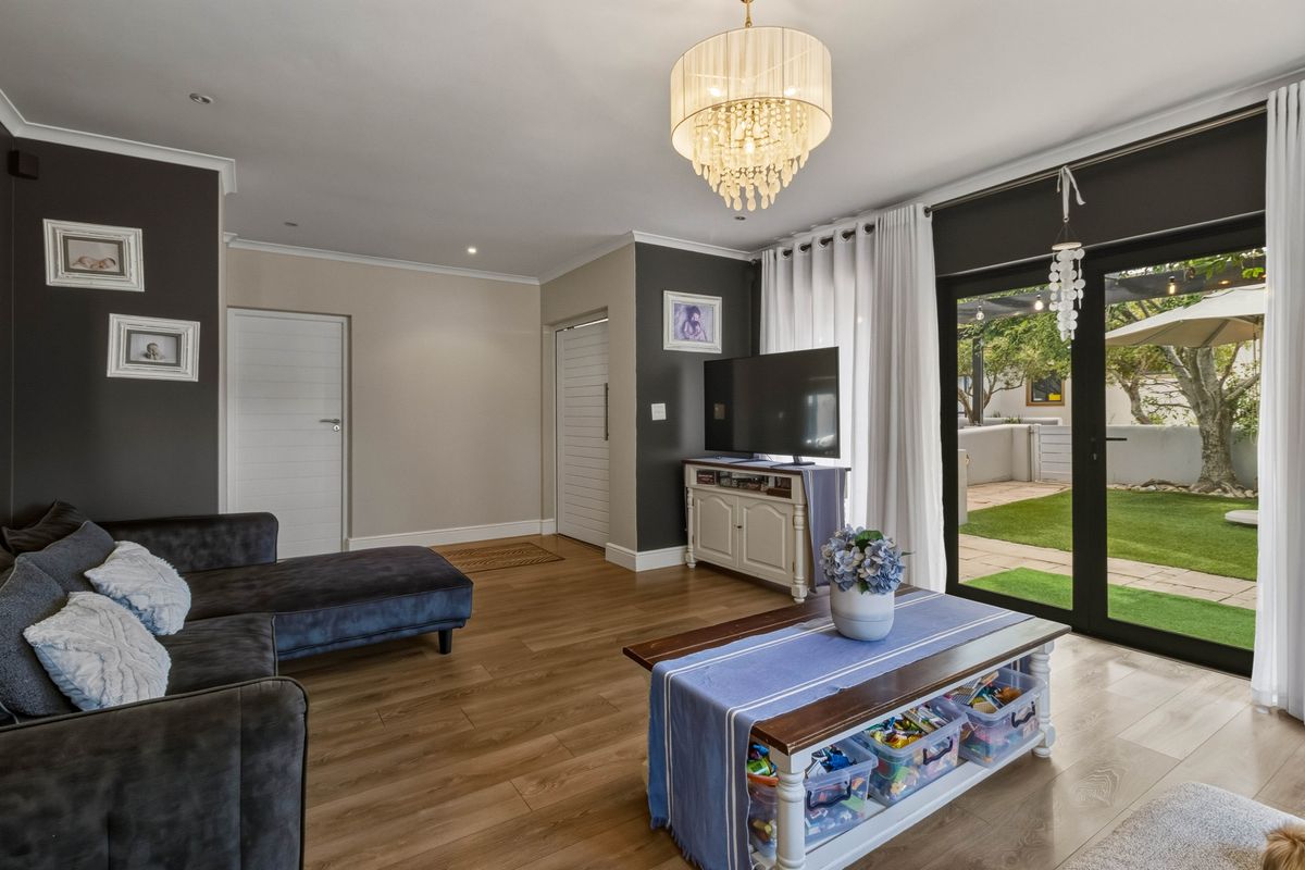 Family Home in Schonenberg Estate—Entertain in Style with Pool & Braai - Photo 5