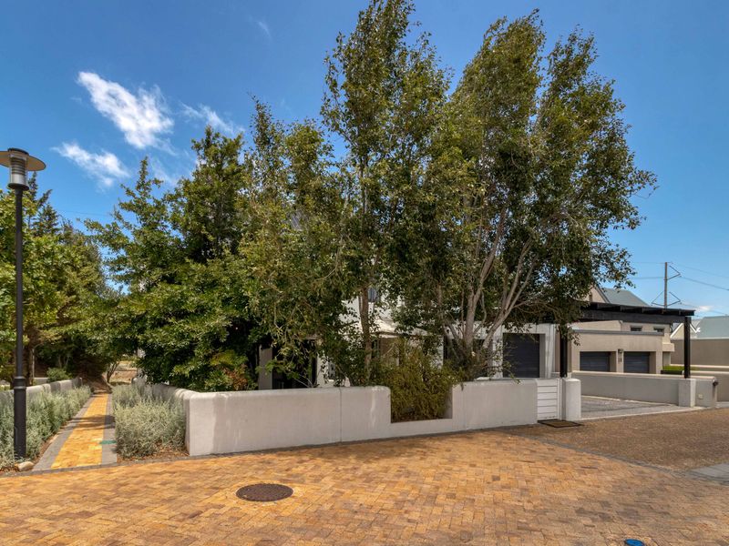 Family Home in Schonenberg Estate—Entertain in Style with Pool & Braai - Photo 2