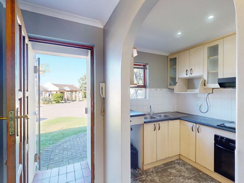 Cozy 2-Bedroom Townhouse in Kabega - Photo 9