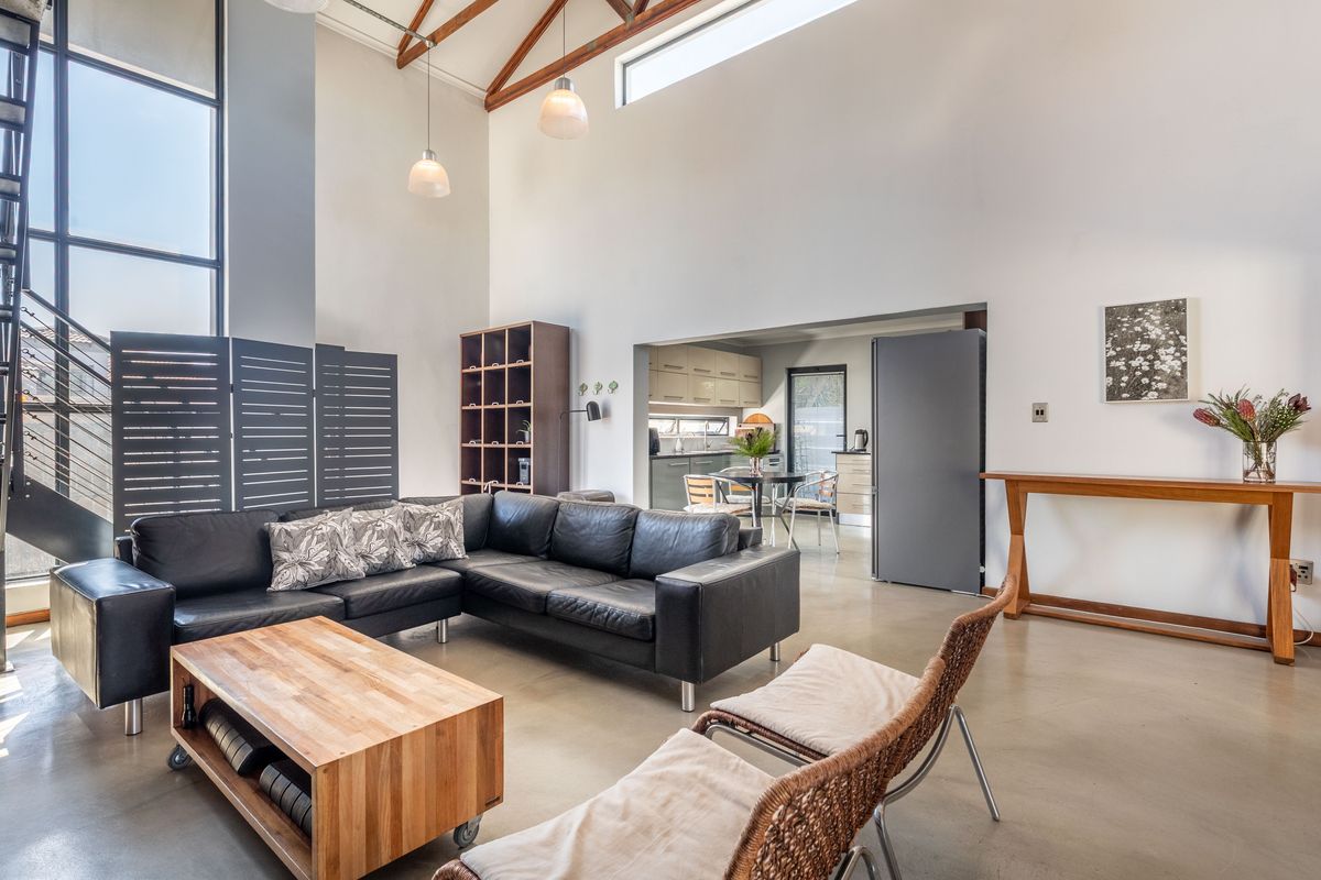 Double volume ceiling House 3 beds,2 lounges, 2  baths ,double garage for sale in parklands! - Photo 4