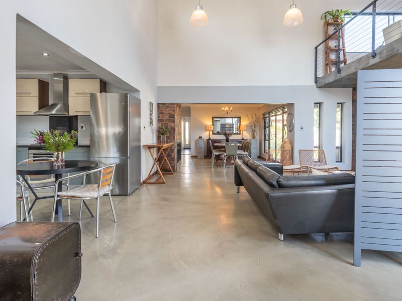 Double volume ceiling House 3 beds,2 lounges, 2  baths ,double garage for sale in parklands! - Photo 5