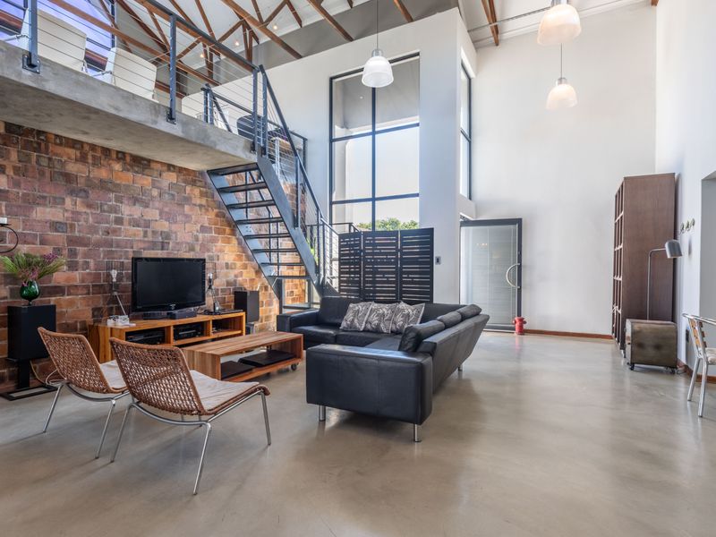 Double volume ceiling House 3 beds,2 lounges, 2  baths ,double garage for sale in parklands! - Photo 7