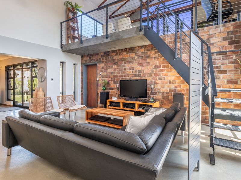 Double volume ceiling House 3 beds,2 lounges, 2  baths ,double garage for sale in parklands! - Photo 6