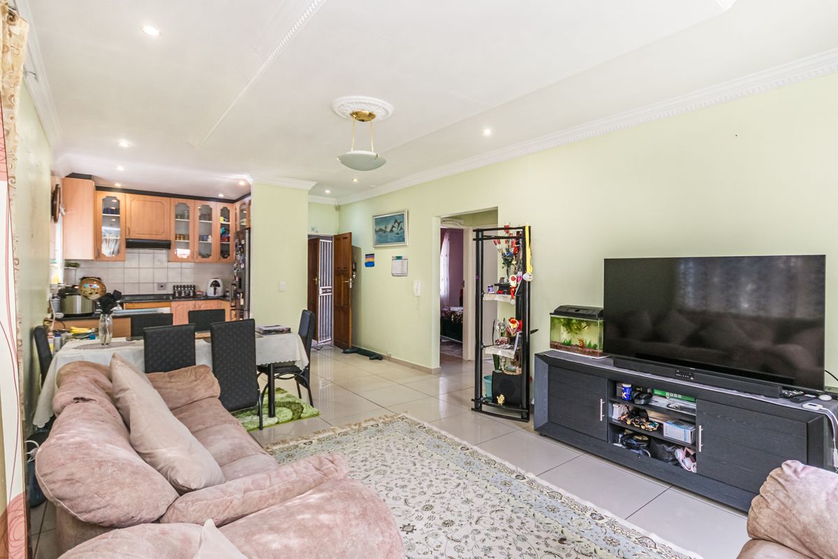 Modern Townhouse For Sale – Florida, Roodepoort - Photo 5