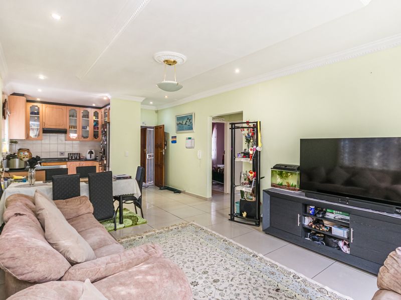 Modern Townhouse For Sale – Florida, Roodepoort - Photo 5