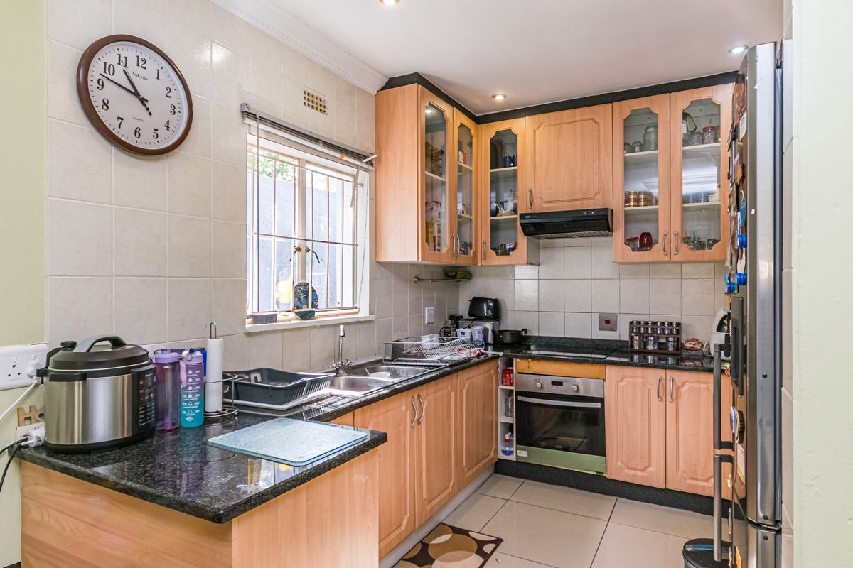 Modern Townhouse For Sale – Florida, Roodepoort - Photo 3