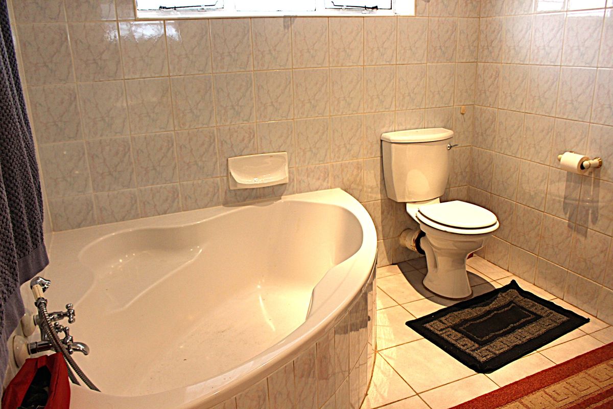 This Immaculate and Spacious Family Home Is Move In Ready - Photo 5