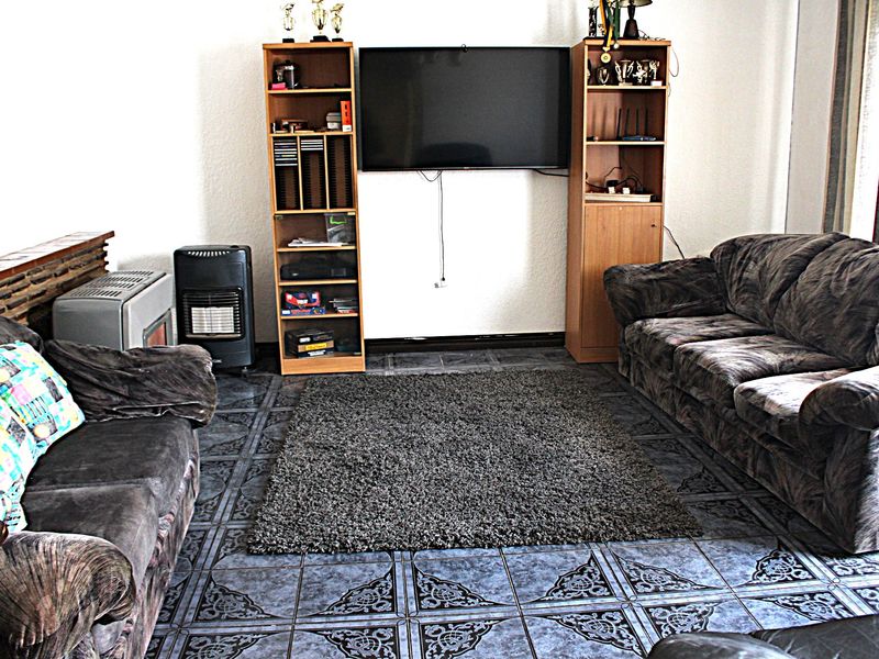 This Immaculate and Spacious Family Home Is Move In Ready - Photo 9