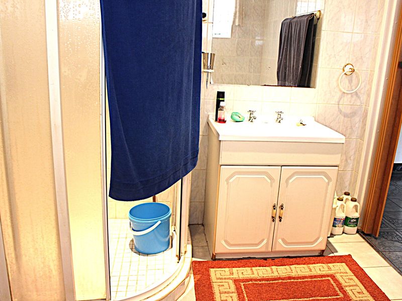 This Immaculate and Spacious Family Home Is Move In Ready - Photo 7