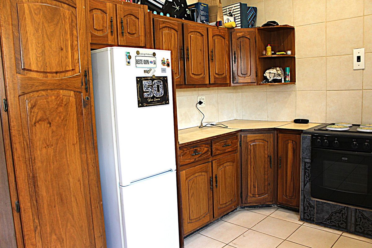 This Immaculate and Spacious Family Home Is Move In Ready - Photo 3