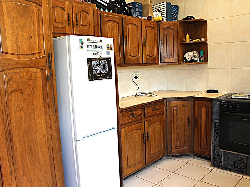 This Immaculate and Spacious Family Home Is Move In Ready - Photo 3