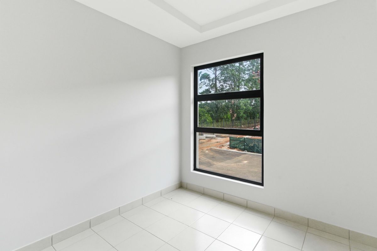 Modern 2-Bedroom - Photo 4