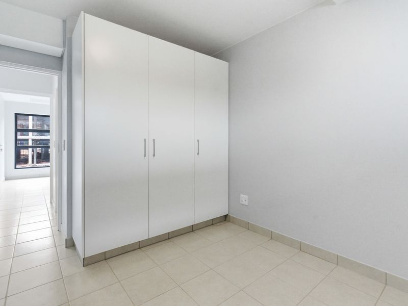 Modern 2-Bedroom - Photo 7