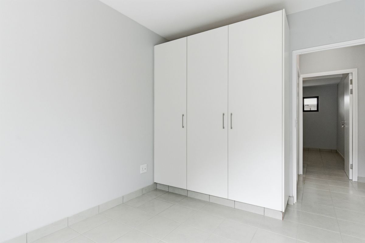 Modern 2-Bedroom - Photo 5