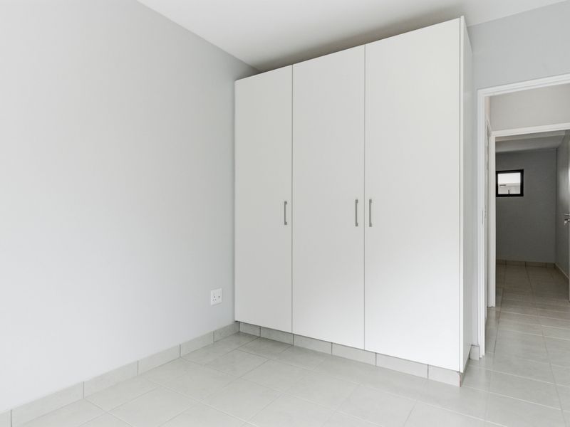 Modern 2-Bedroom - Photo 5
