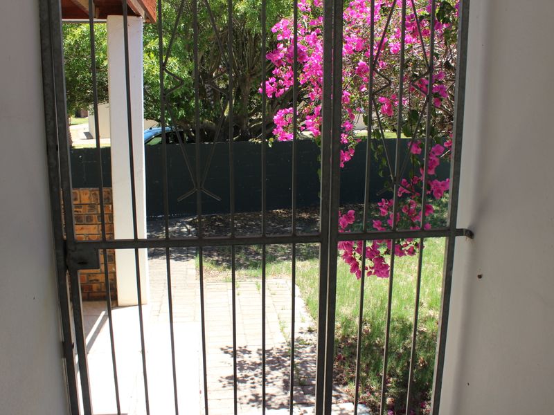 Langebaan - Midtown property - stone throw from beach - Photo 8