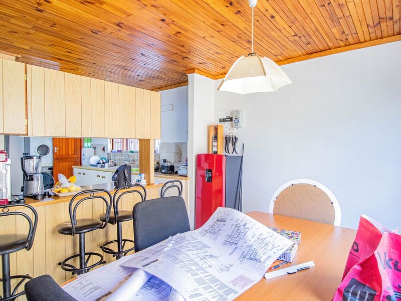 Langebaan - Midtown property - stone throw from beach - Photo 10