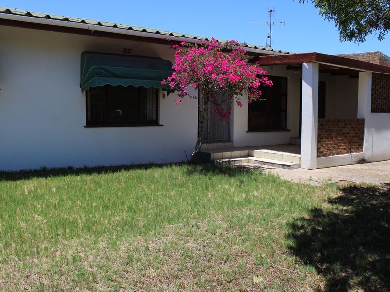 Langebaan - Midtown property - stone throw from beach - Photo 2